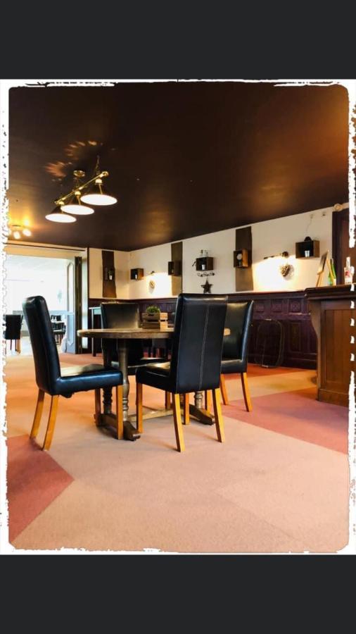 Hotel Le Bretagne Et Restaurant Le Papillon Gorron Εξωτερικό φωτογραφία