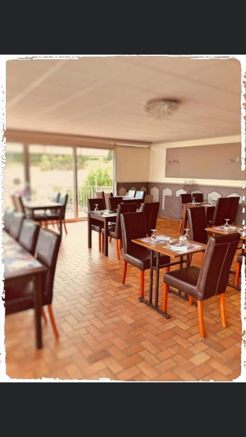 Hotel Le Bretagne Et Restaurant Le Papillon Gorron Εξωτερικό φωτογραφία
